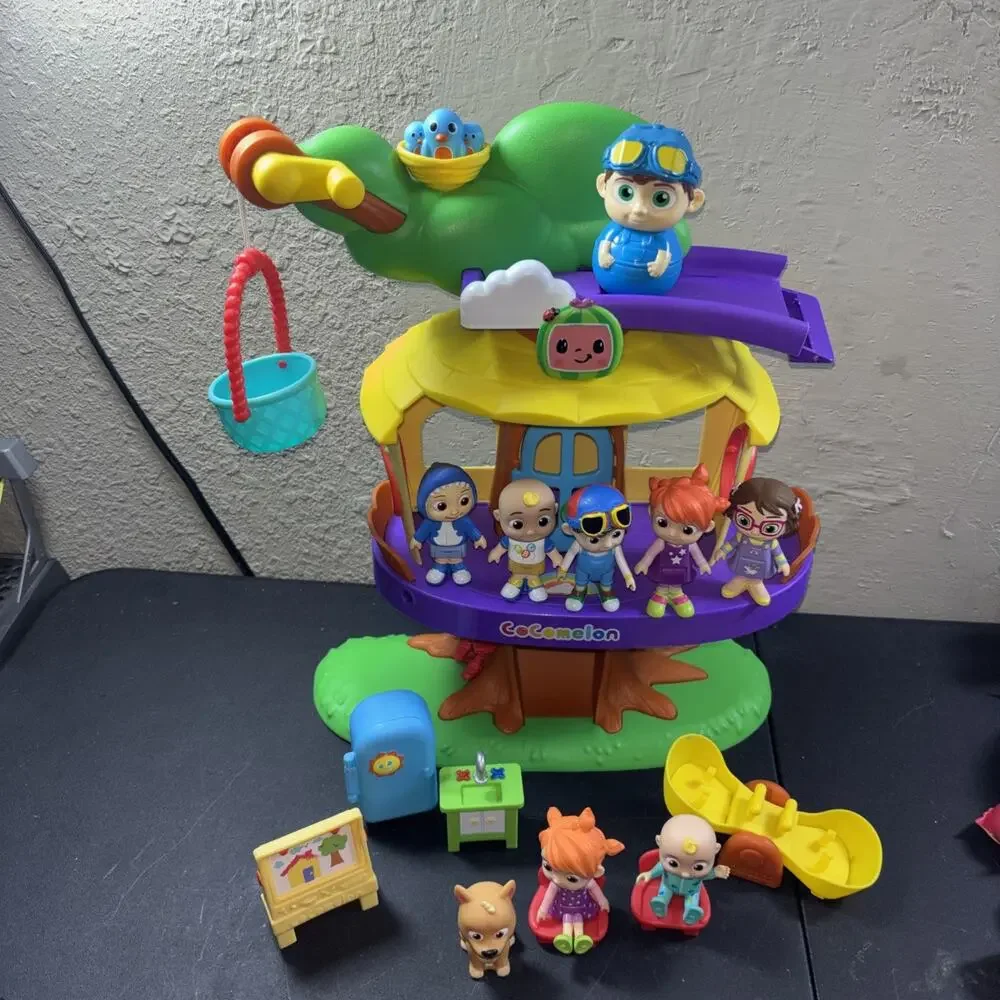 CoComelon Deluxe Clubhouse Songs & Sounds Playset with JJ, Nina Shark, Dog Bingo